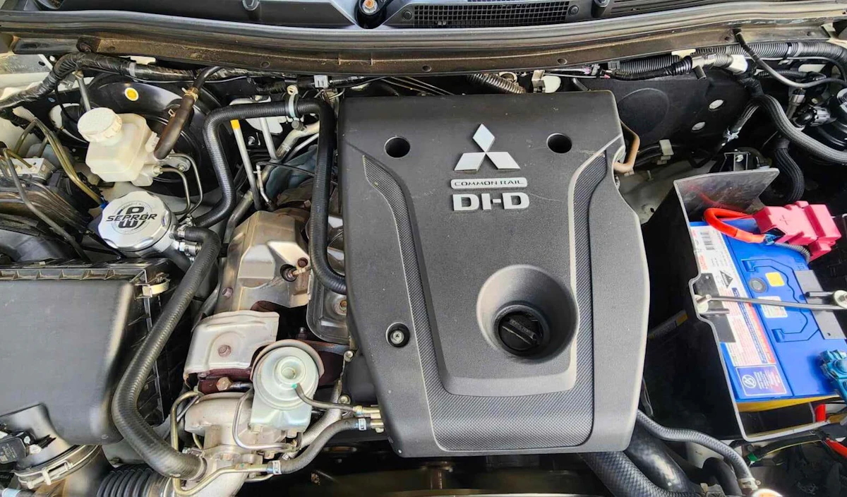 Mitsubishi Pajero engine service by East-West Autos